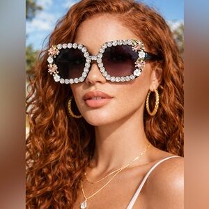 ✨ Luxury Rhinestone Floral Statement Sunglasses